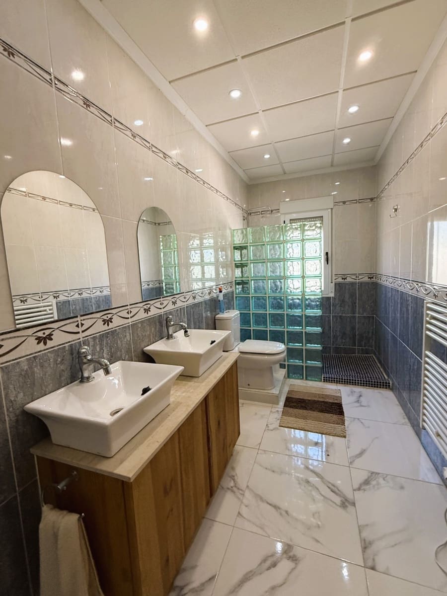 3 soverom Villa til salgs i Pinoso med svømmebasseng garasje - € 300 000 (Ref: 9762266)