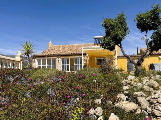 3 soverom Villa til salgs i Pinoso med svømmebasseng garasje - € 300 000 (Ref: 9762266)