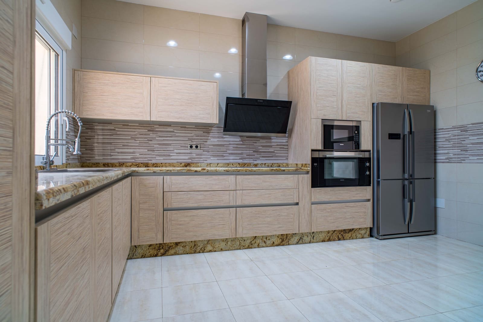 4 bedroom Villa for sale in Pinoso - € 630,000 (Ref: 9763896)