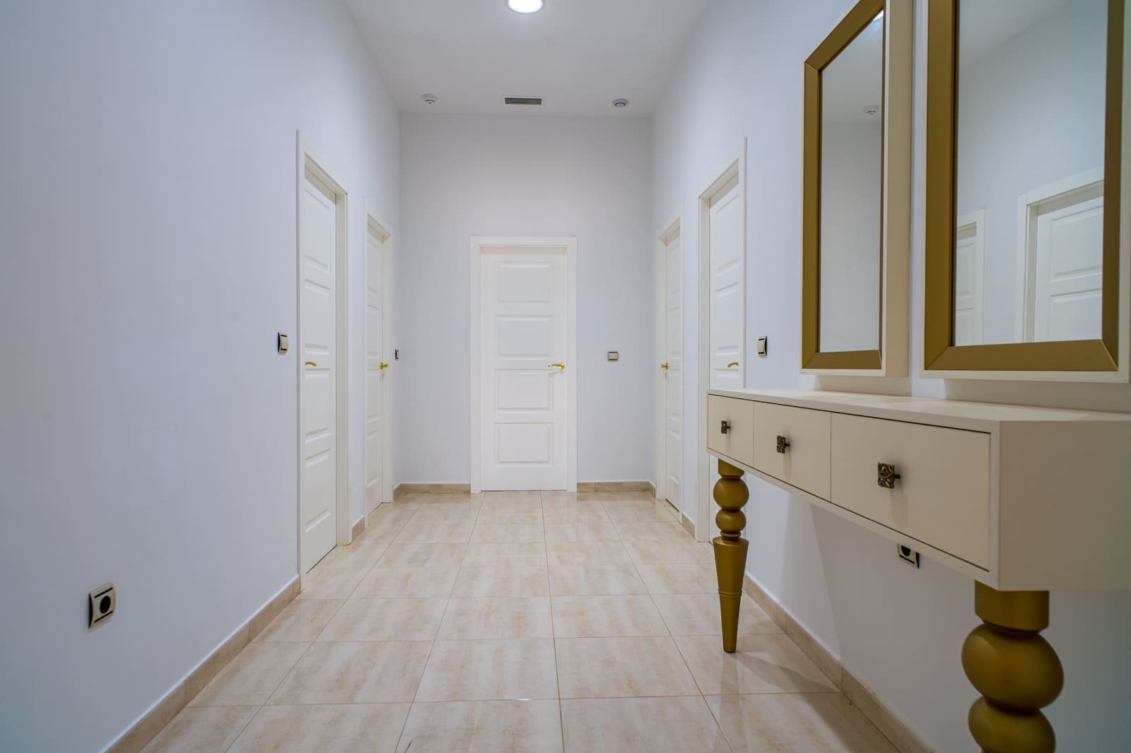 4 bedroom Villa for sale in Pinoso - € 630,000 (Ref: 9763896)