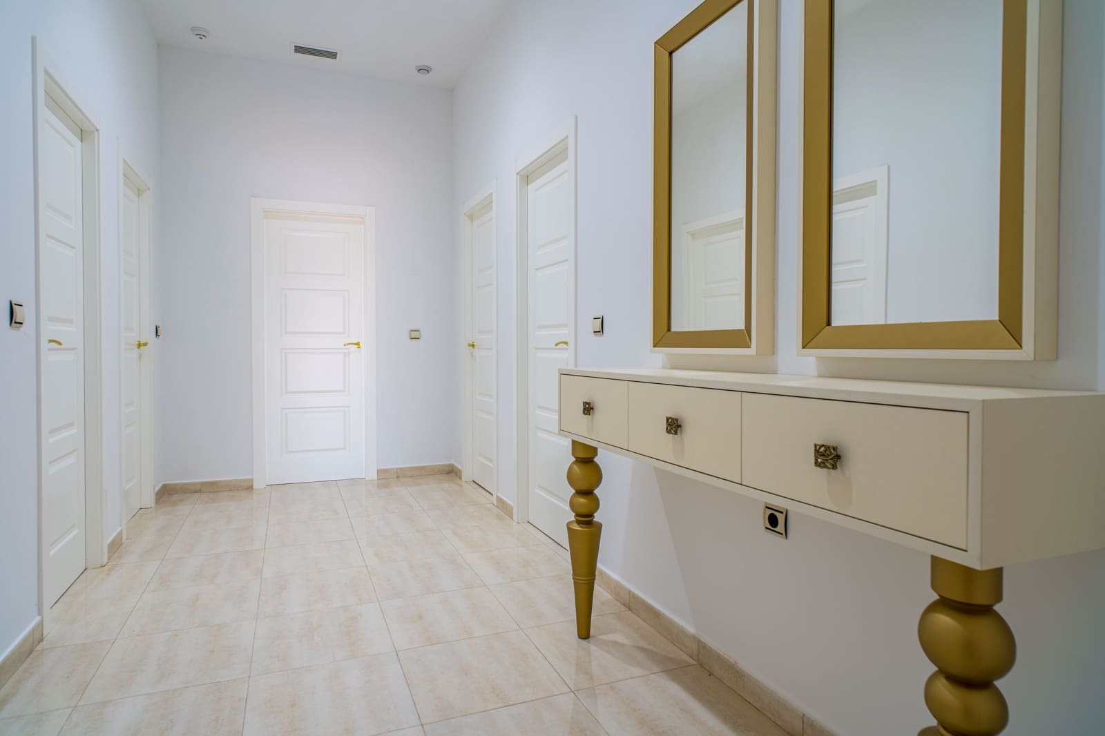 4 bedroom Villa for sale in Pinoso - € 630,000 (Ref: 9763896)