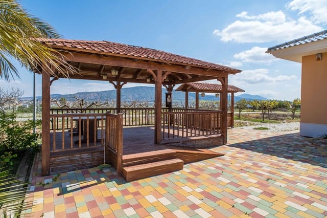 4 bedroom Villa for sale in Pinoso - € 630,000 (Ref: 9763896)