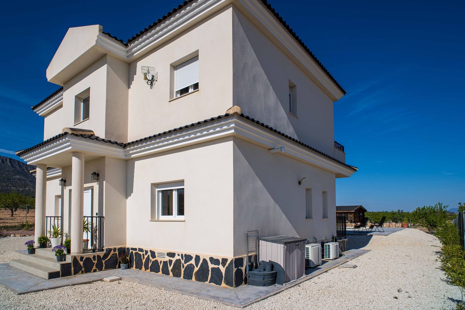 3 soveværelse Villa til salg i Pinoso med swimmingpool - € 495.000 (Ref: 9770848)