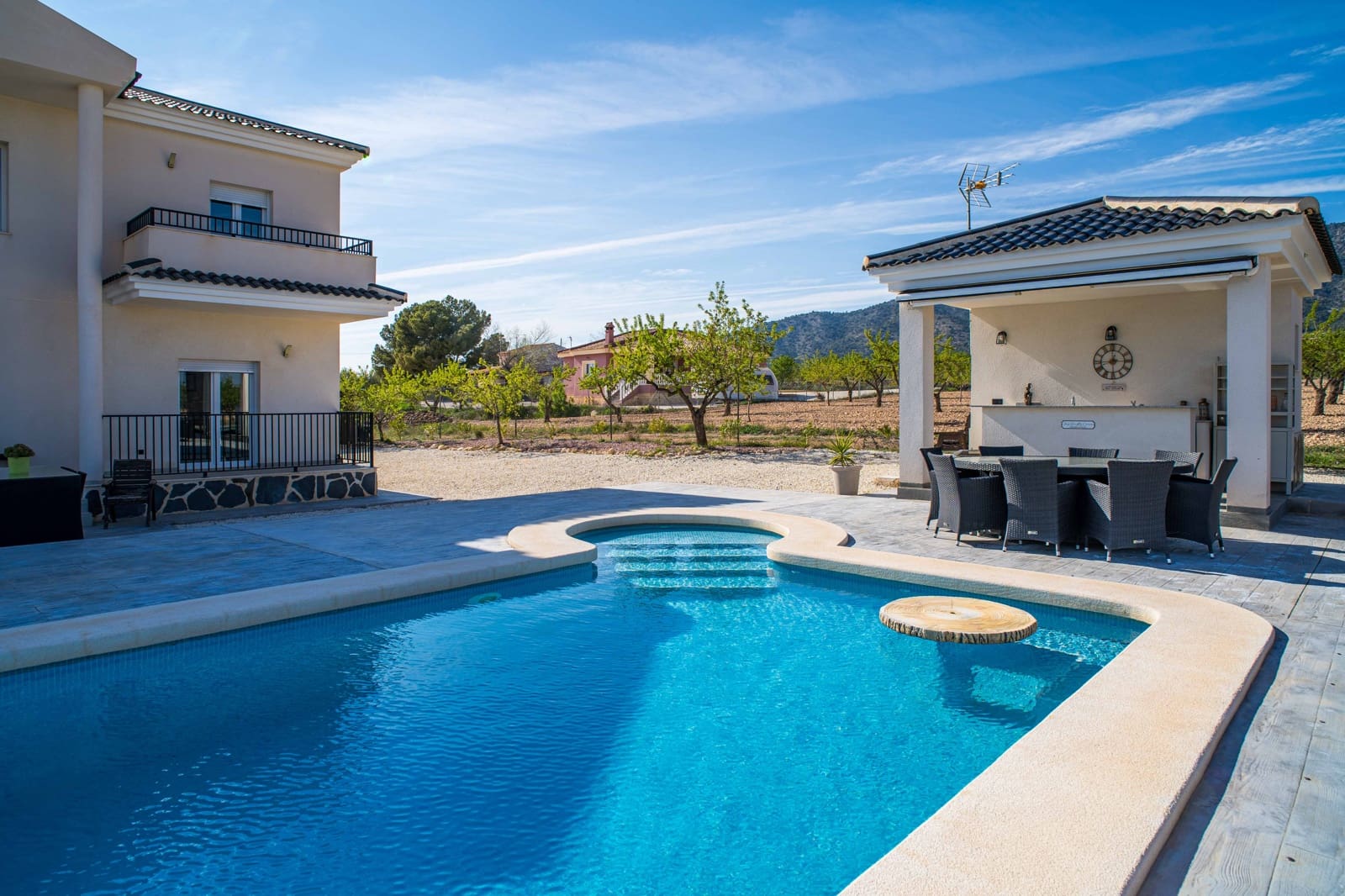 3 soveværelse Villa til salg i Pinoso med swimmingpool - € 495.000 (Ref: 9770848)