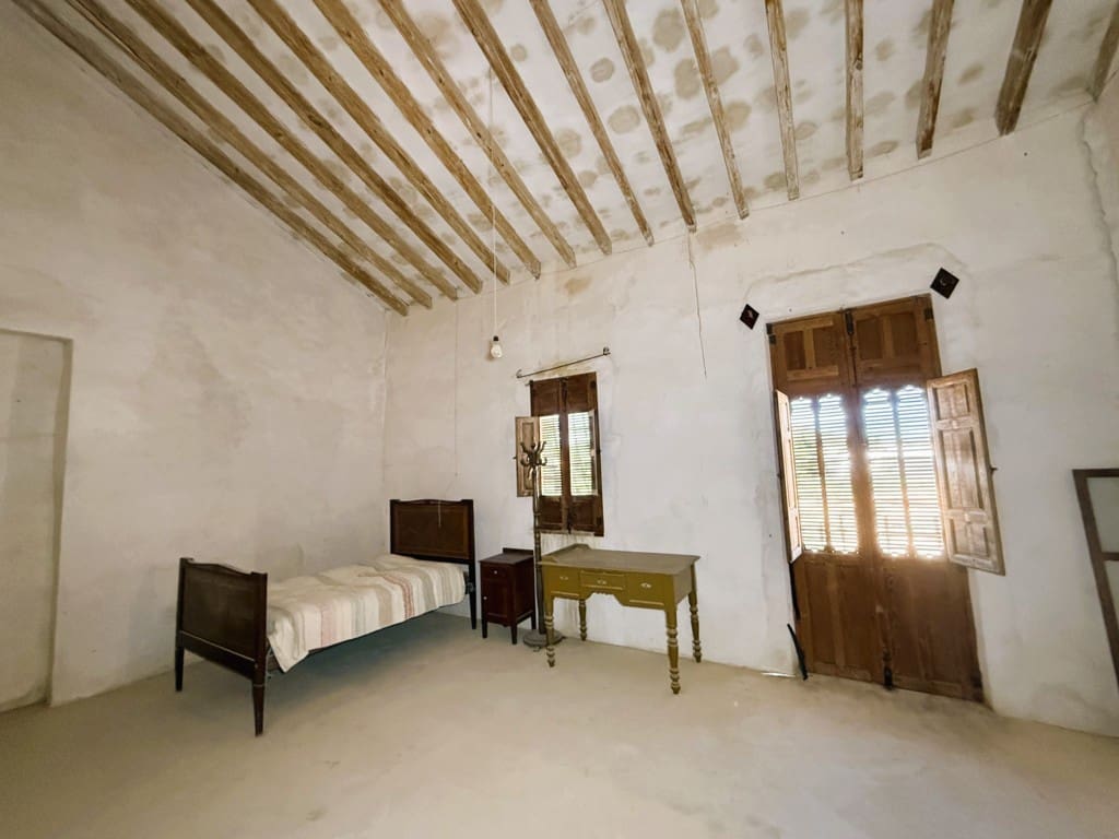 6 bedroom Townhouse for sale in L'Alguena / Alguenya - € 95,000 (Ref: 9899867)