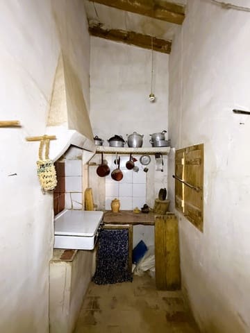 6 bedroom Townhouse for sale in L'Algueña / Alguenya - € 95,000 (Ref: 9899867)