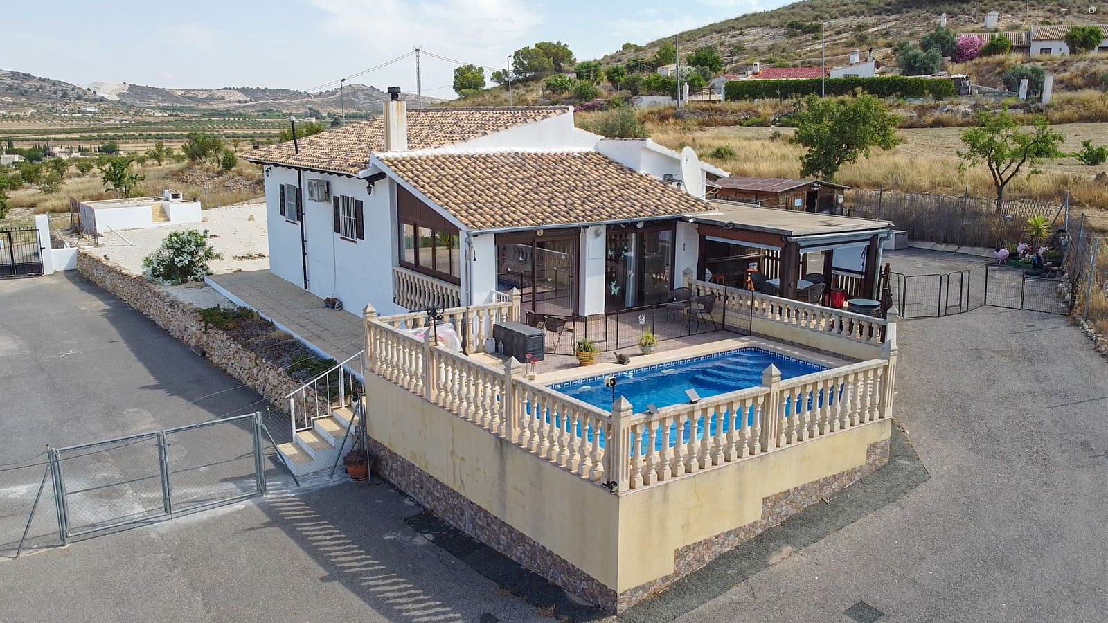 2 soverom Villa til salgs i Pinoso med svømmebasseng garasje - € 230 000 (Ref: 9946367)