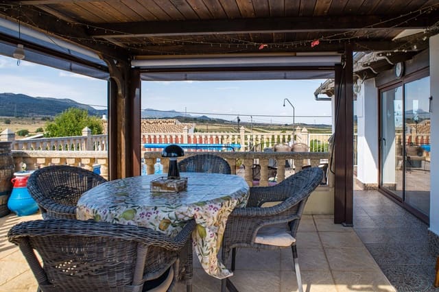 2 bedroom Villa for sale in Pinoso with pool garage - € 230,000 (Ref: 9946367)