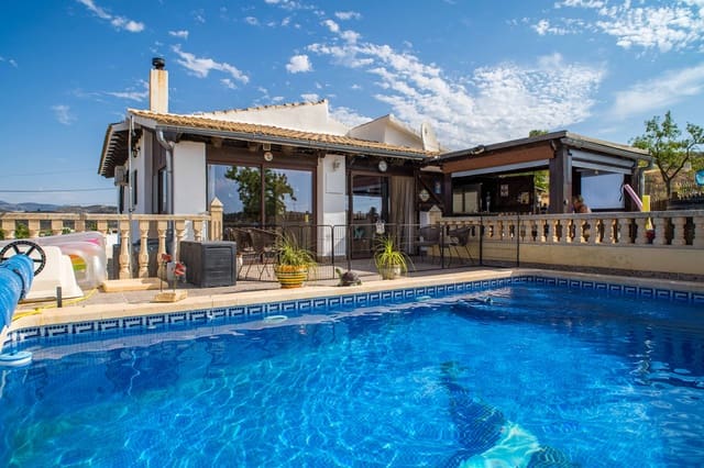 2 bedroom Villa for sale in Pinoso with pool garage - € 230,000 (Ref: 9946367)