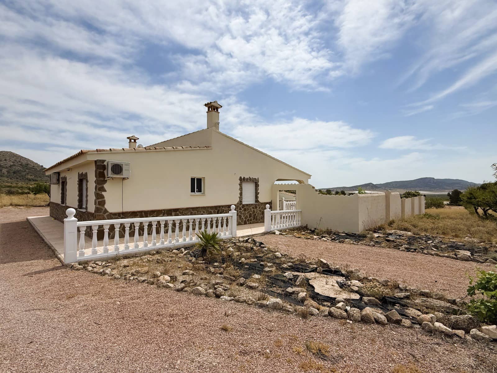 Chalet de 3 habitaciones en Monóvar / Monóver en venta con piscina - 299.000 € (Ref: 9979107)