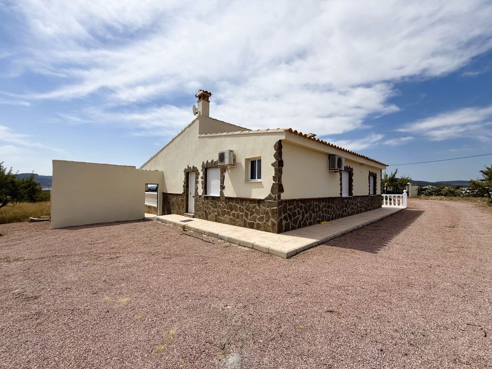 Chalet de 3 habitaciones en Monóvar / Monóver en venta con piscina - 299.000 € (Ref: 9979107)