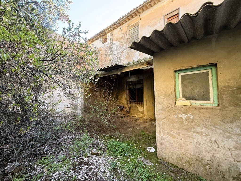 7 bedroom Townhouse for sale in Pinoso with garage - € 135,000 (Ref: 9979164)