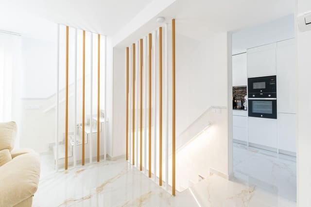 4 quarto Moradia em Banda para venda em Punta Prima, Torrevieja com piscina garagem - 545 000 € (Ref: 8806119)