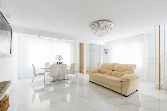 4 quarto Moradia em Banda para venda em Punta Prima, Torrevieja com piscina garagem - 545 000 € (Ref: 8806119)