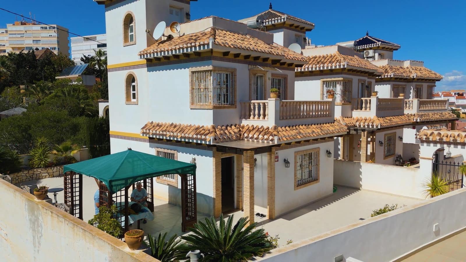 Chalet de 3 habitaciones en La Mata en venta con garaje - 450.000 € (Ref: 8900405)