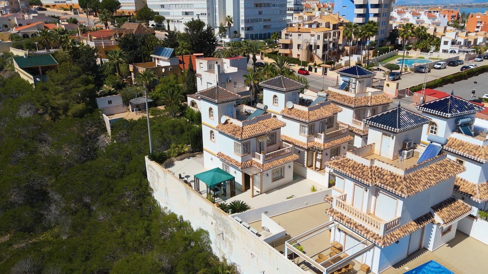 Chalet de 3 habitaciones en La Mata en venta con garaje - 450.000 € (Ref: 8900405)