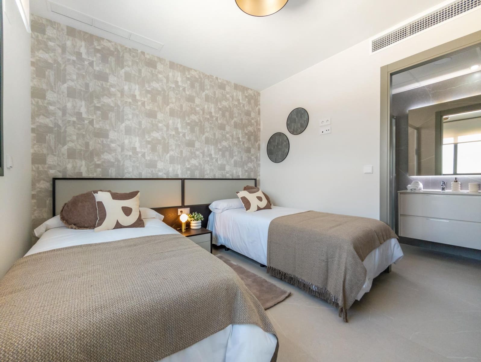 Chalet de 3 habitaciones en Aguas Nuevas en venta con piscina - 630.000 € (Ref: 8944147)