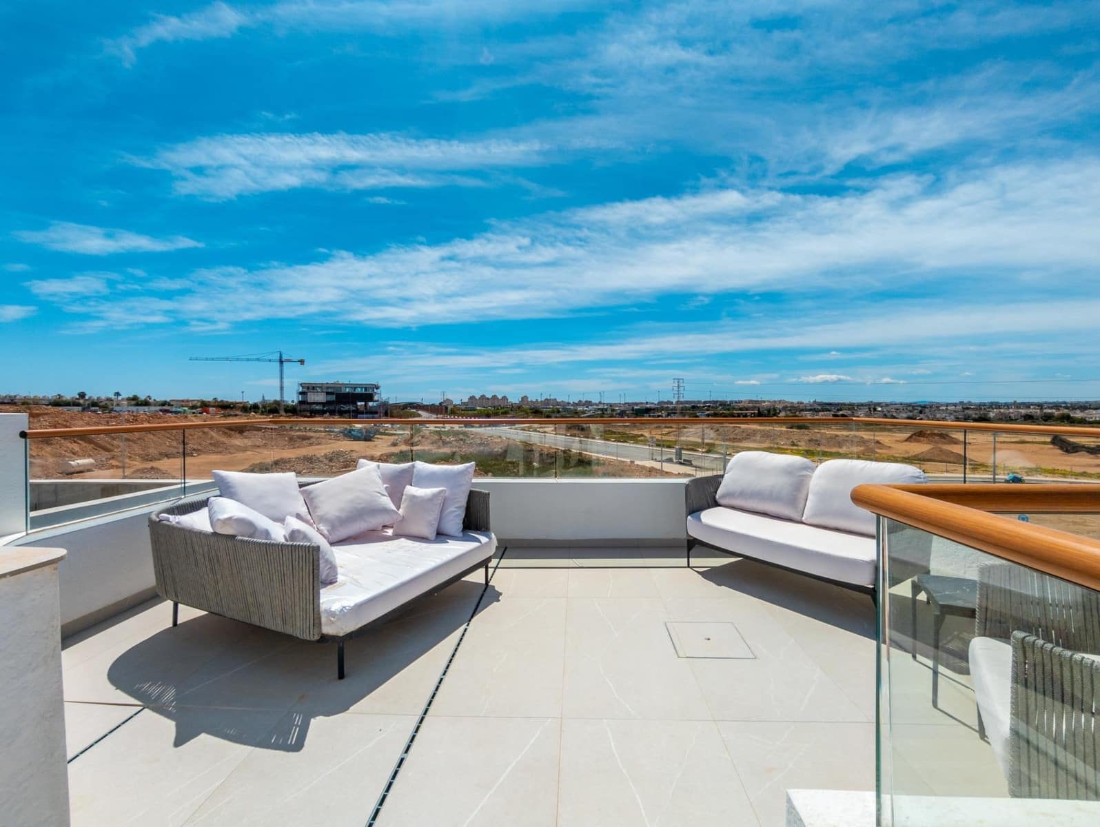 Chalet de 3 habitaciones en Aguas Nuevas en venta con piscina - 630.000 € (Ref: 8944147)