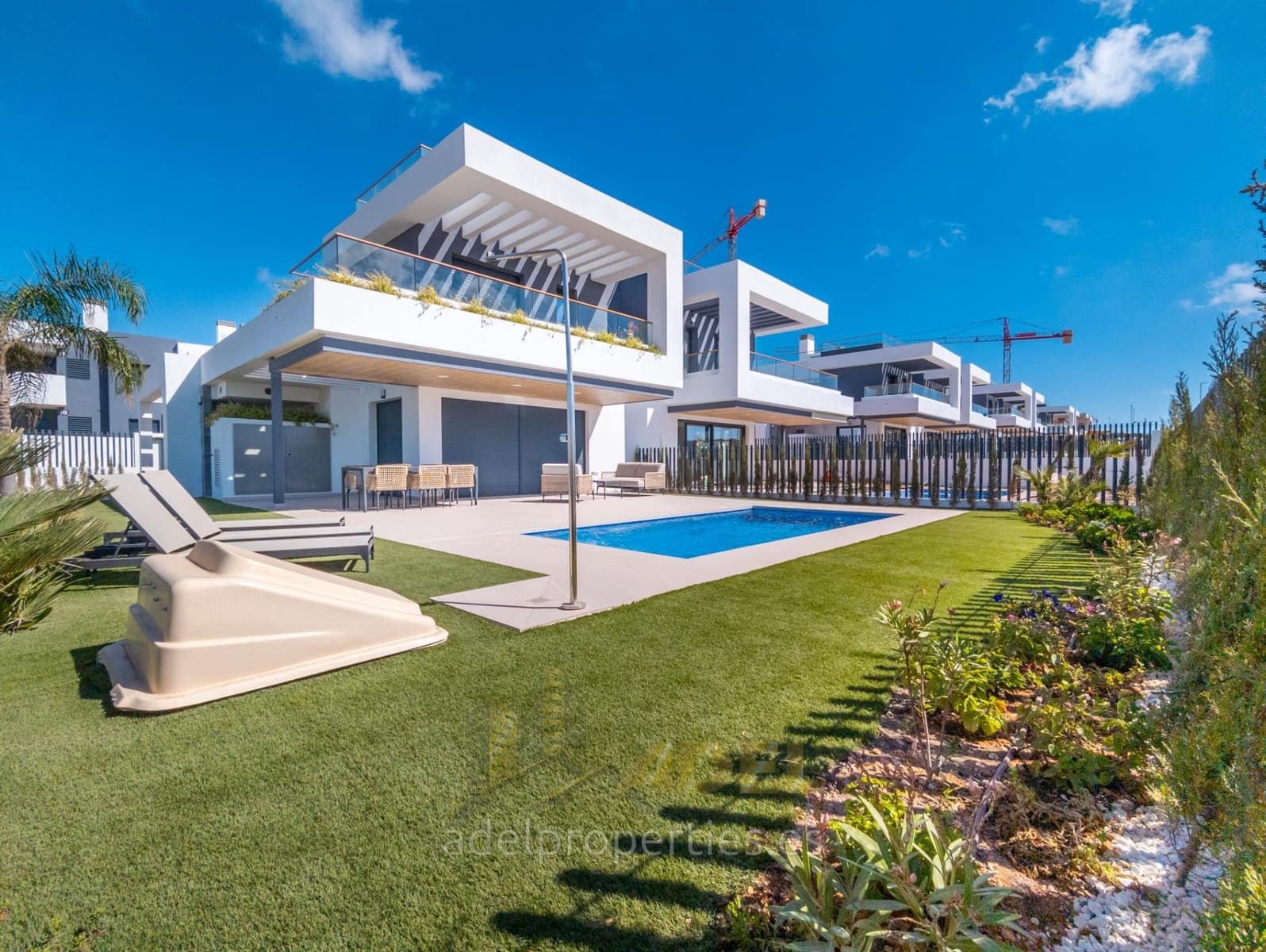 Chalet de 3 habitaciones en Aguas Nuevas en venta con piscina - 630.000 € (Ref: 8944147)