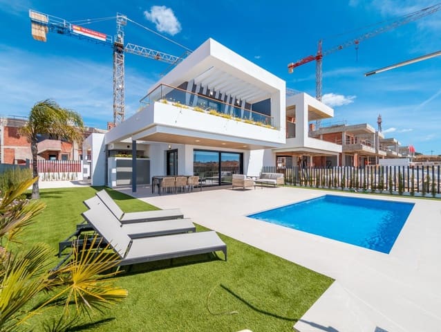 3 slaapkamer Villa te koop in Aguas Nuevas, Torrevieja met zwembad - € 630.000 (Ref: 8944147)