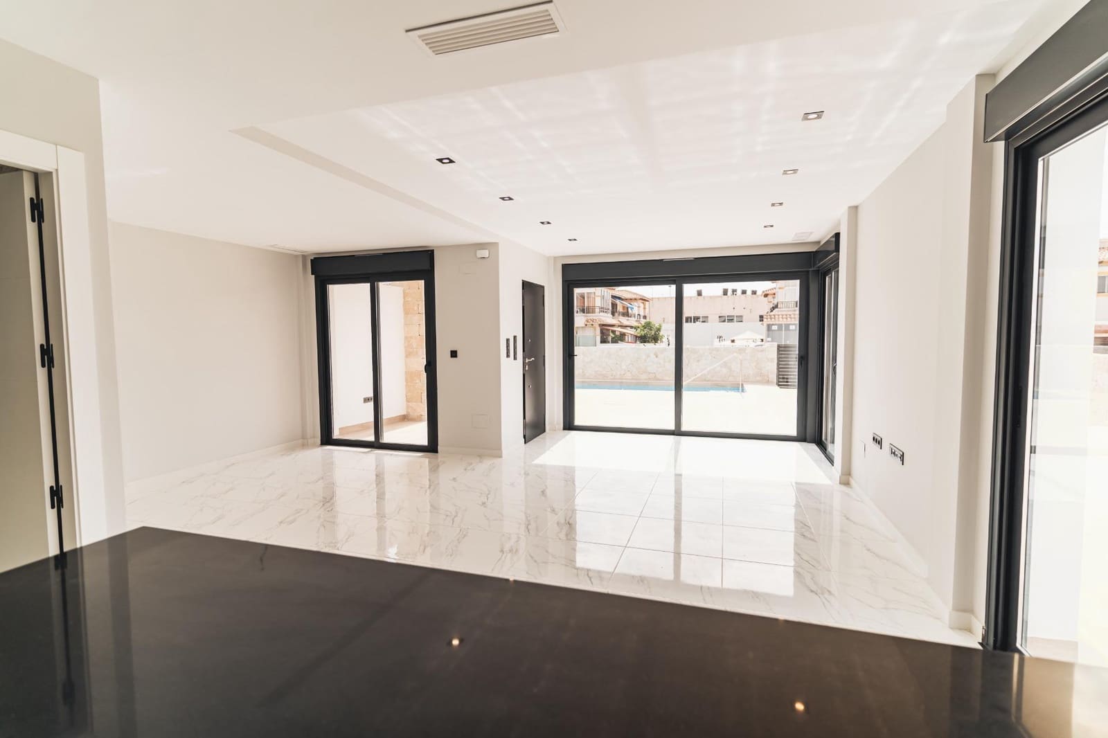 5 bedroom Villa for sale in Orihuela Costa with pool - € 725,000 (Ref: 8992134)