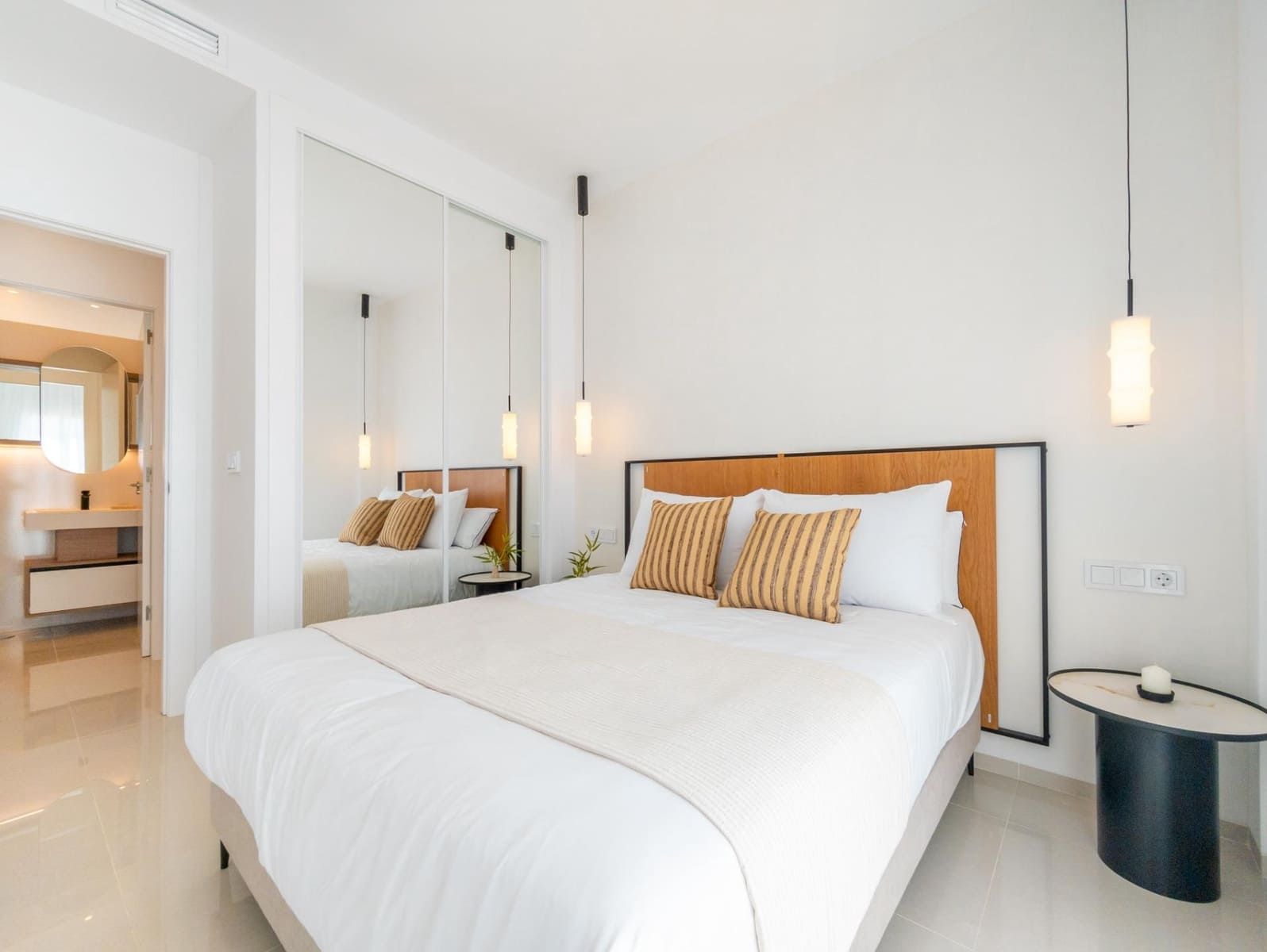 2 sypialnia Bungalow na sprzedaż w Ciudad Quesada z basenem garażem - 308 000 € (Ref: 9147015)