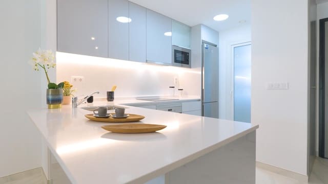 2 Zimmer Apartment zu verkaufen in Torrevieja mit Pool Garage - 335.000 € (Ref: 9147017)