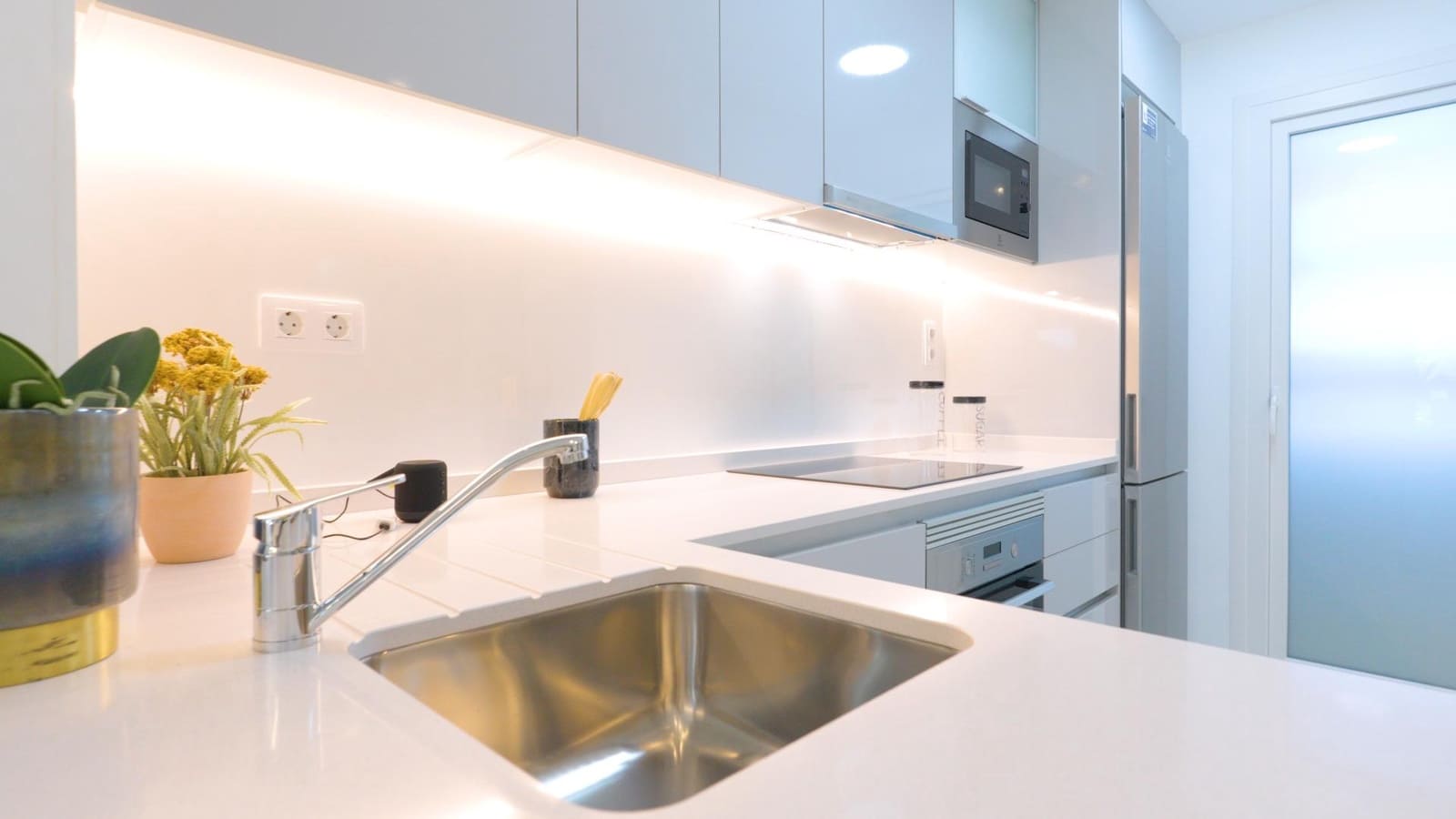 2 bedroom Apartment for sale in Torrevieja with pool garage - € 335,000 (Ref: 9147017)