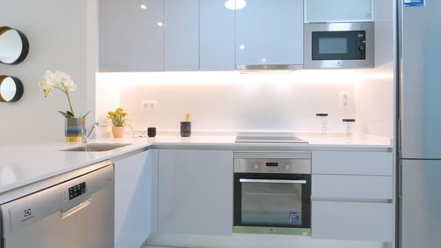 2 Zimmer Apartment zu verkaufen in Torrevieja mit Pool Garage - 335.000 € (Ref: 9147017)