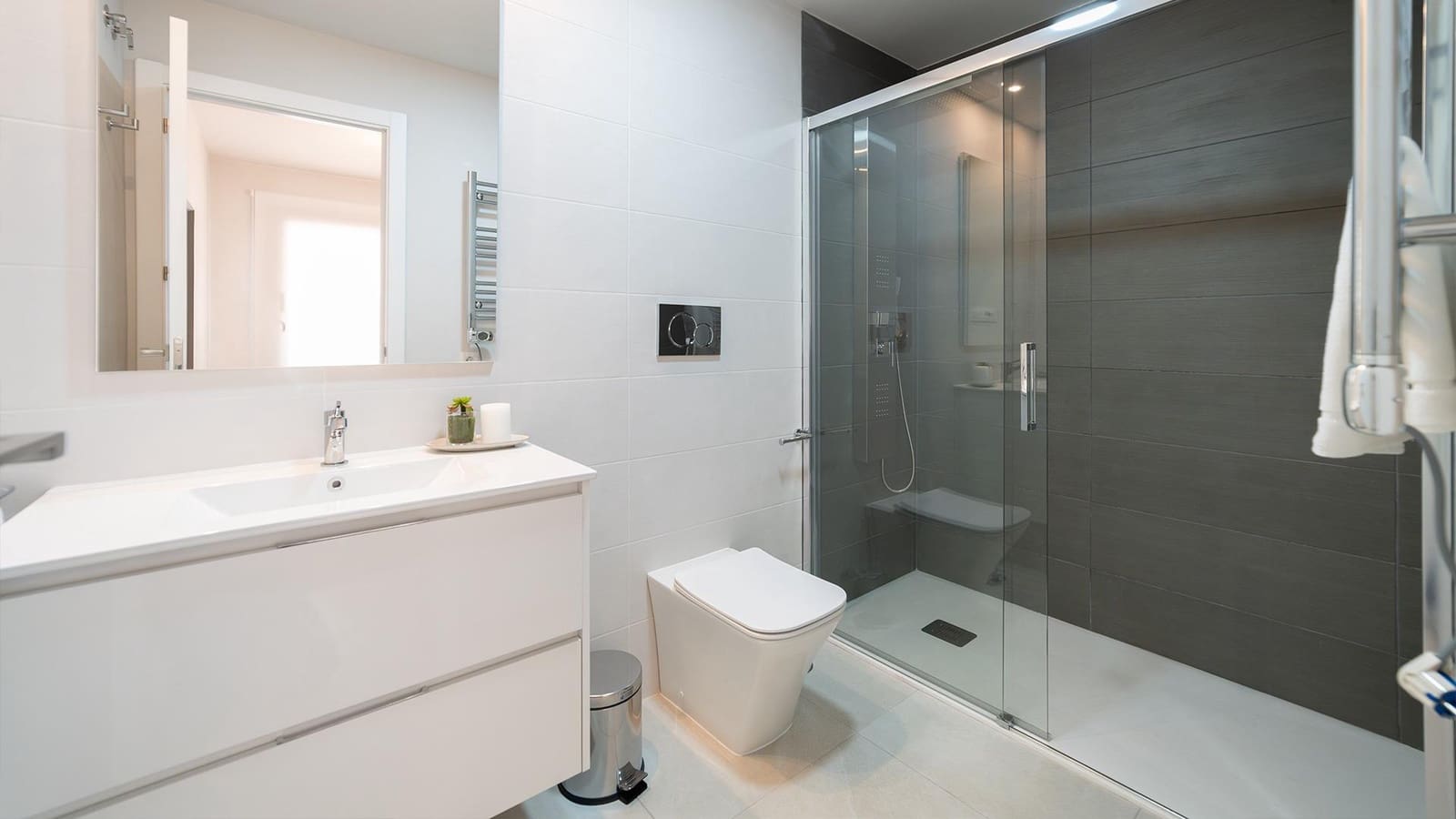 2 bedroom Apartment for sale in Torrevieja with pool garage - € 335,000 (Ref: 9147017)