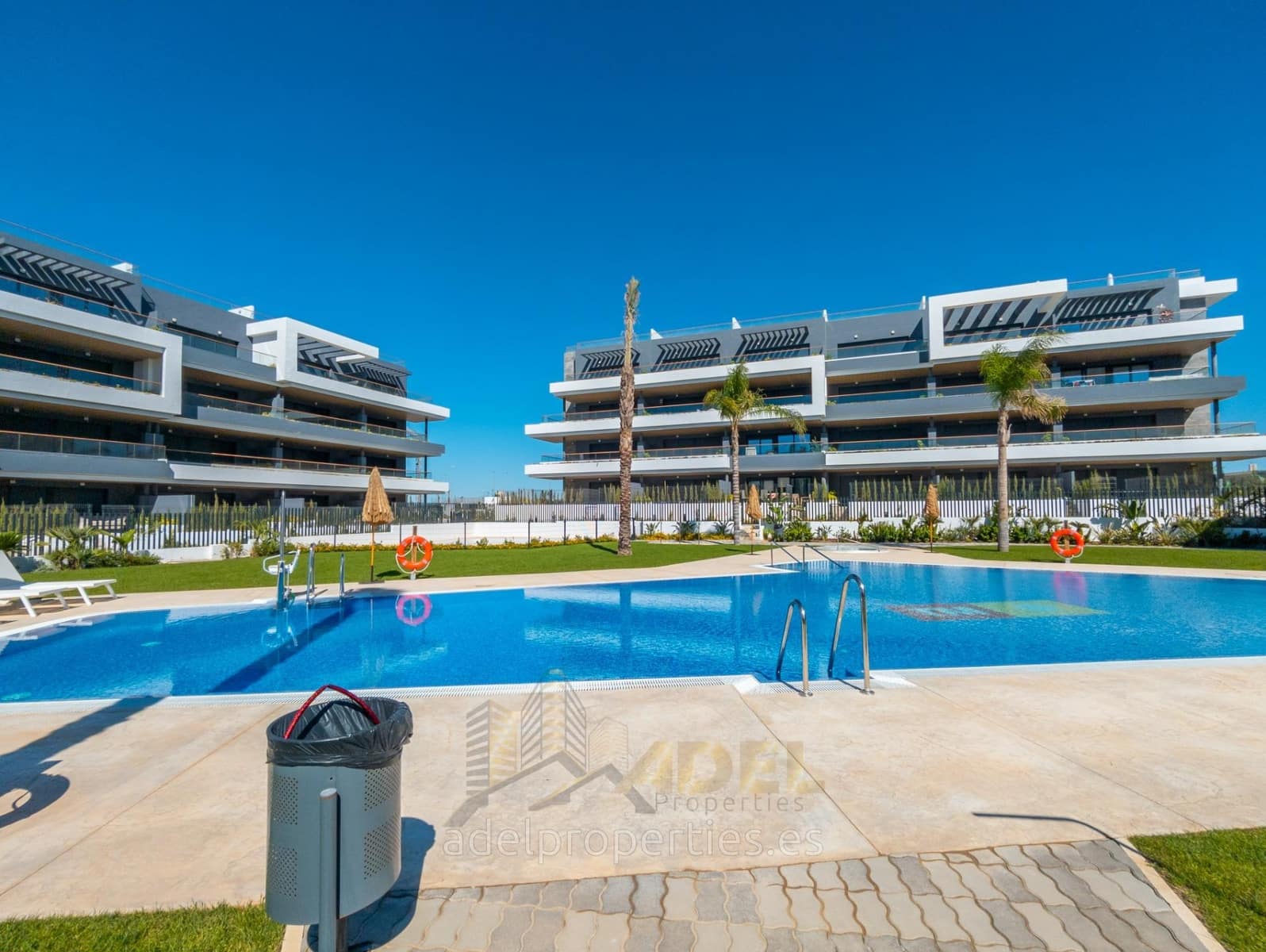 2 bedroom Apartment for sale in Torrevieja with pool garage - € 335,000 (Ref: 9147017)