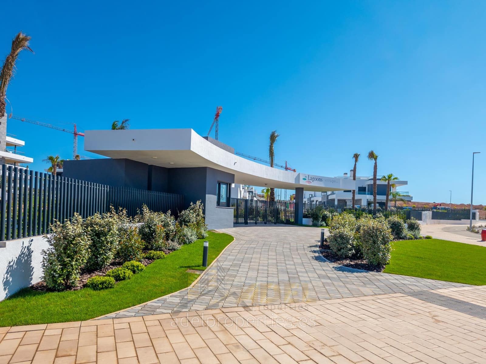 2 bedroom Apartment for sale in Torrevieja with pool garage - € 335,000 (Ref: 9147017)