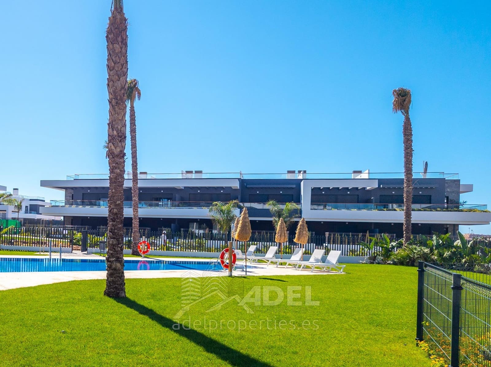 2 bedroom Apartment for sale in Torrevieja with pool garage - € 335,000 (Ref: 9147017)