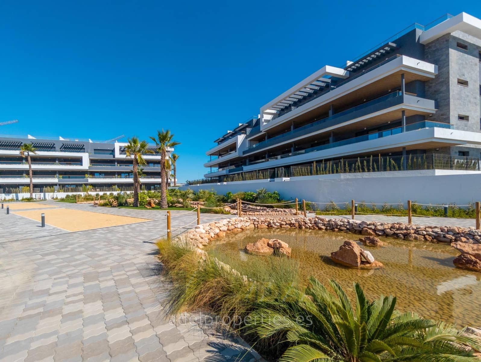 2 bedroom Apartment for sale in Torrevieja with pool garage - € 335,000 (Ref: 9147017)