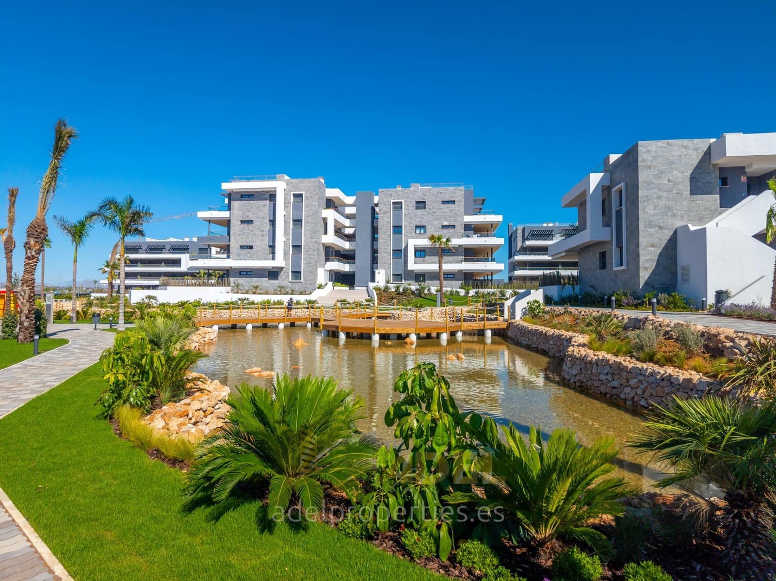 2 bedroom Apartment for sale in Torrevieja with pool garage - € 335,000 (Ref: 9147017)