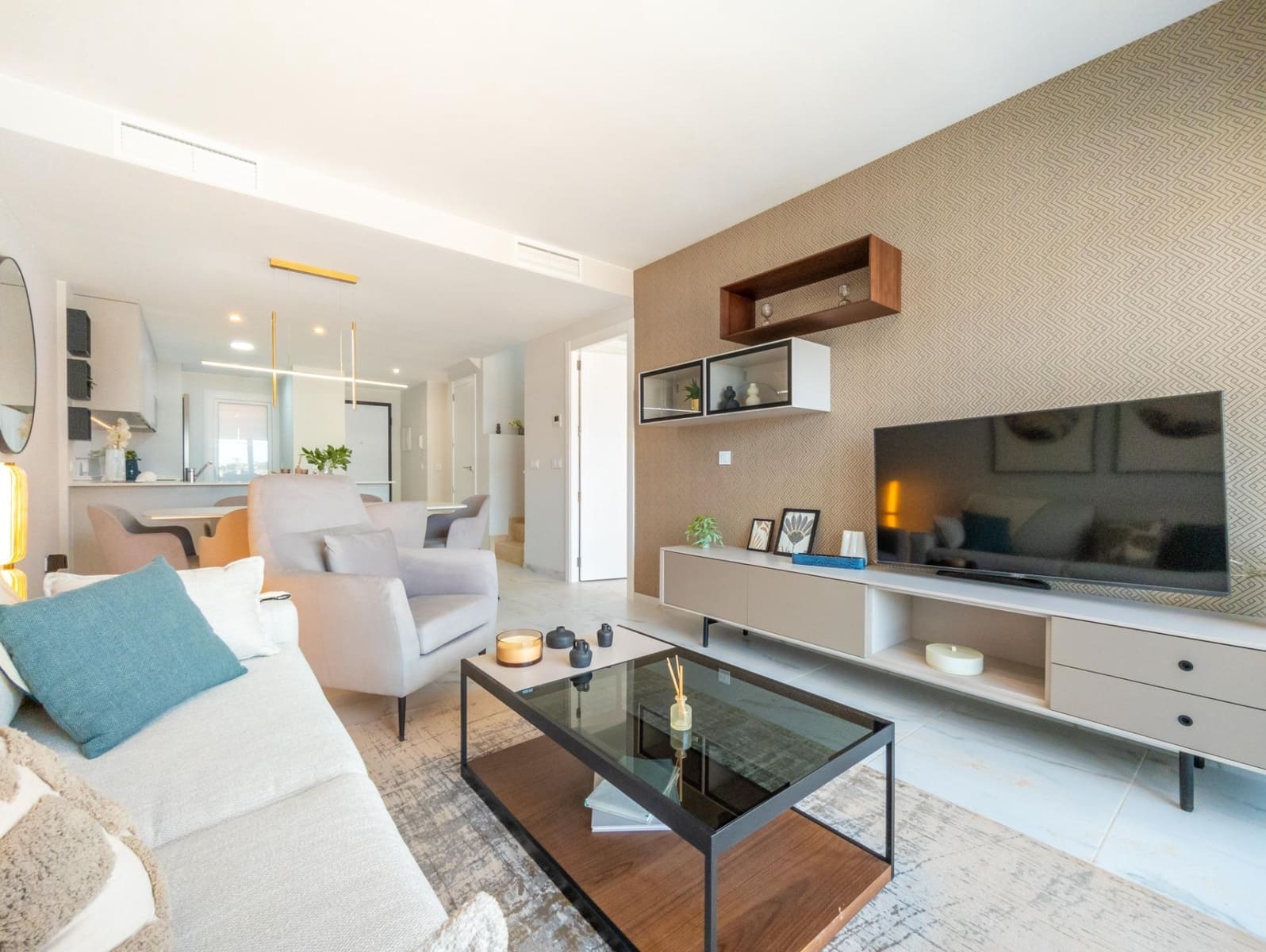 2 bedroom Apartment for sale in Torrevieja with pool garage - € 335,000 (Ref: 9147017)