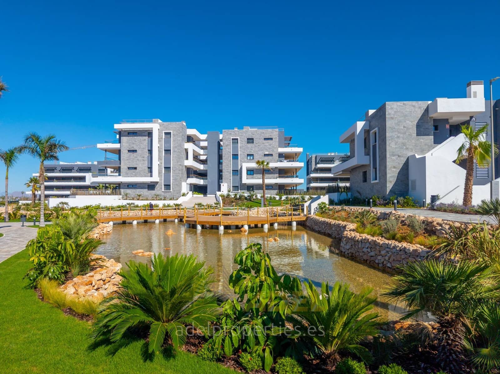 2 bedroom Apartment for sale in Torrevieja with pool garage - € 335,000 (Ref: 9147017)