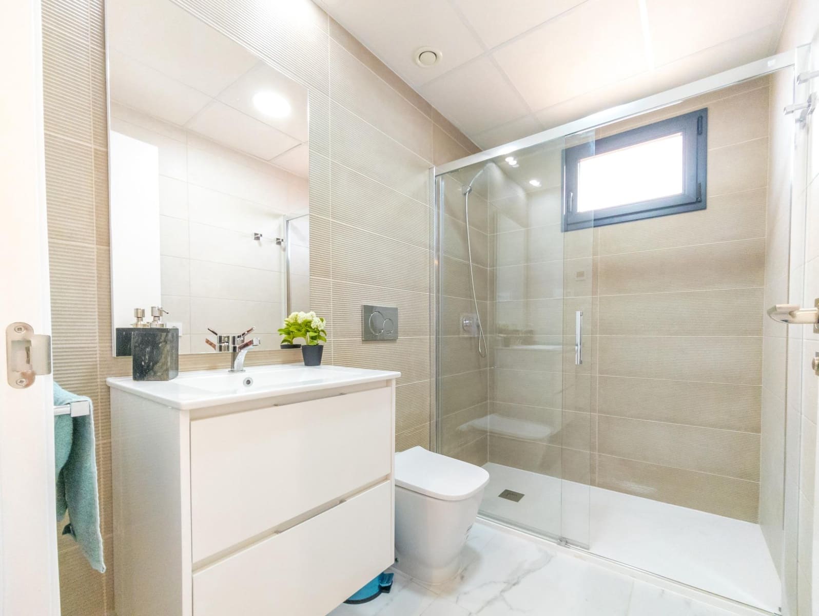 2 bedroom Apartment for sale in Torrevieja with pool - € 335,000 (Ref: 9147017)