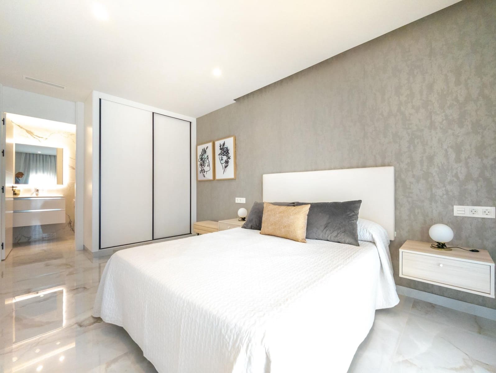 3 bedroom Villa for sale in Pilar de la Horadada with pool - € 725,000 (Ref: 9147019)