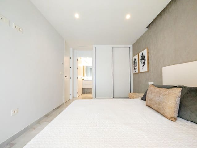 Chalet de 3 habitaciones en Pilar de la Horadada ciudad, Pilar de la Horadada en venta con piscina - 725.000 € (Ref: 9147019)