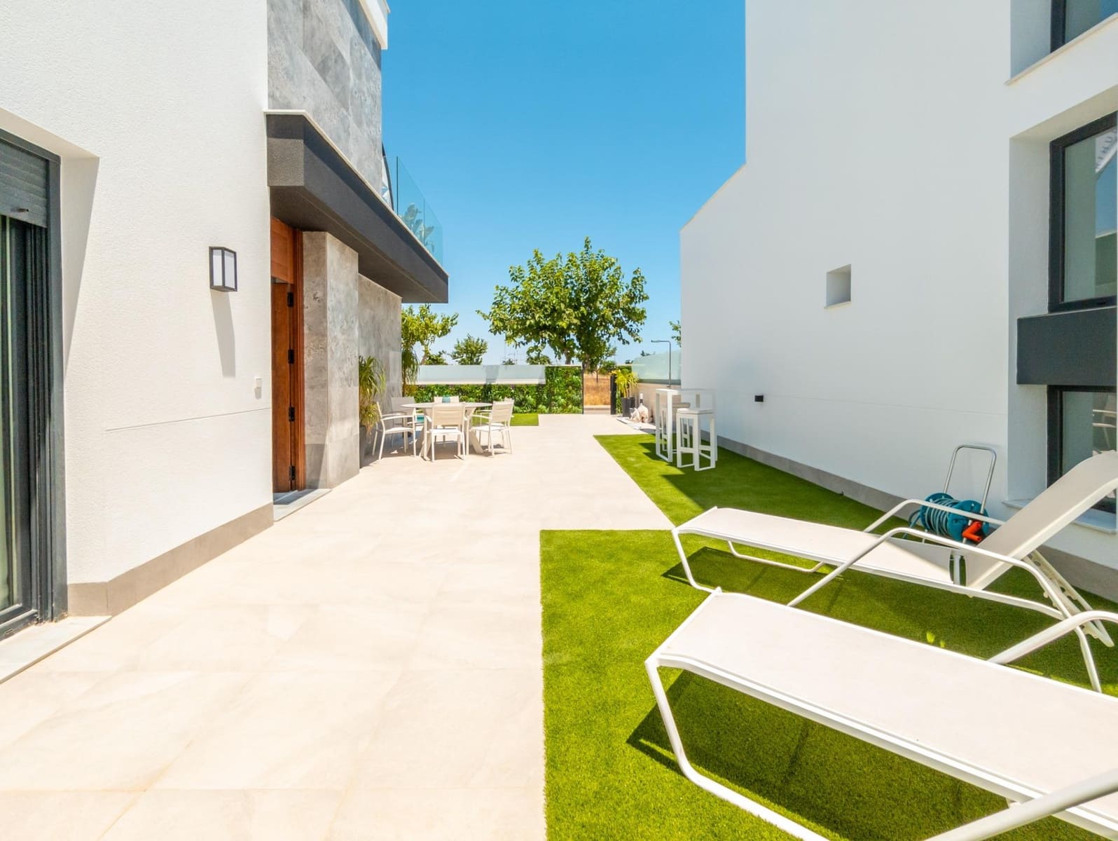 Chalet de 3 habitaciones en Pilar de la Horadada en venta con piscina - 725.000 € (Ref: 9147019)