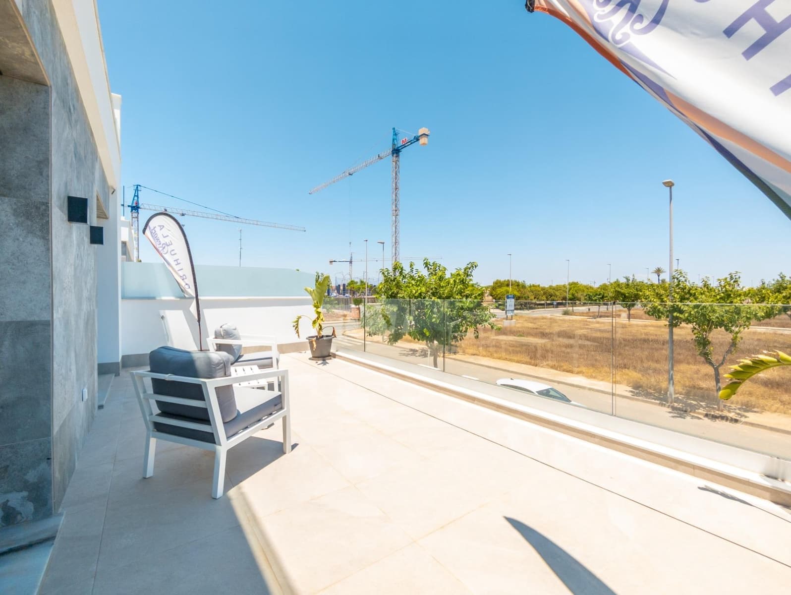 Chalet de 3 habitaciones en Pilar de la Horadada en venta con piscina - 725.000 € (Ref: 9147019)