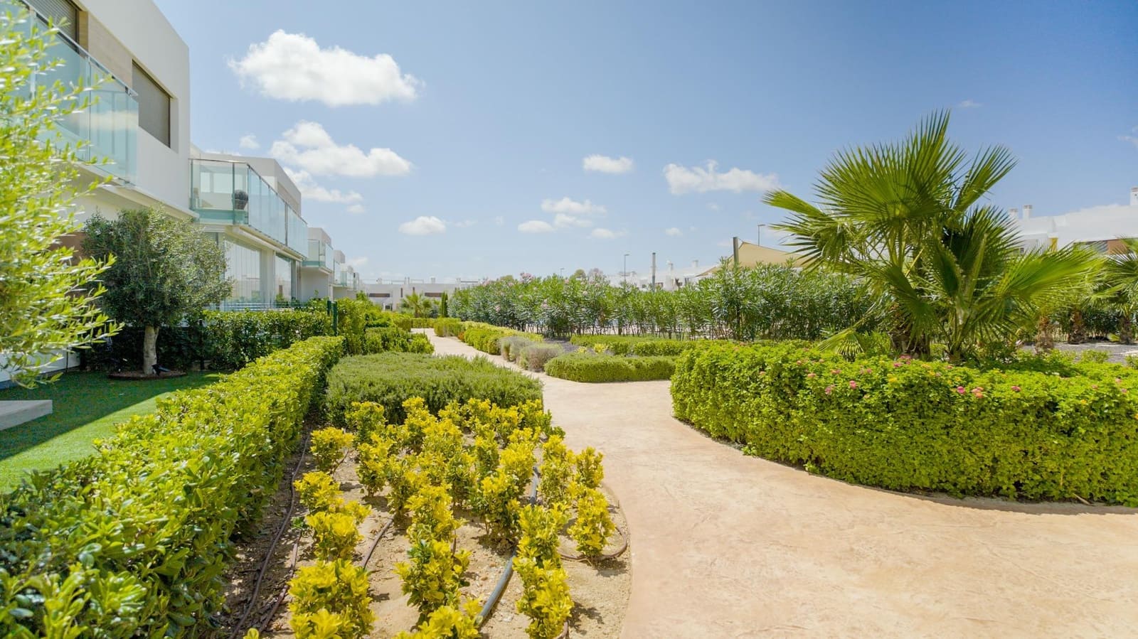 2 bedroom Apartment for sale in Orihuela with pool - € 239,900 (Ref: 9217292)