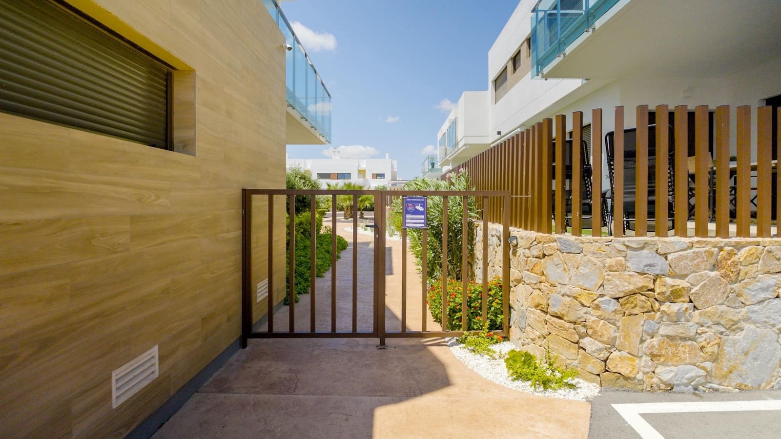 2 bedroom Apartment for sale in Orihuela with pool - € 239,900 (Ref: 9217292)