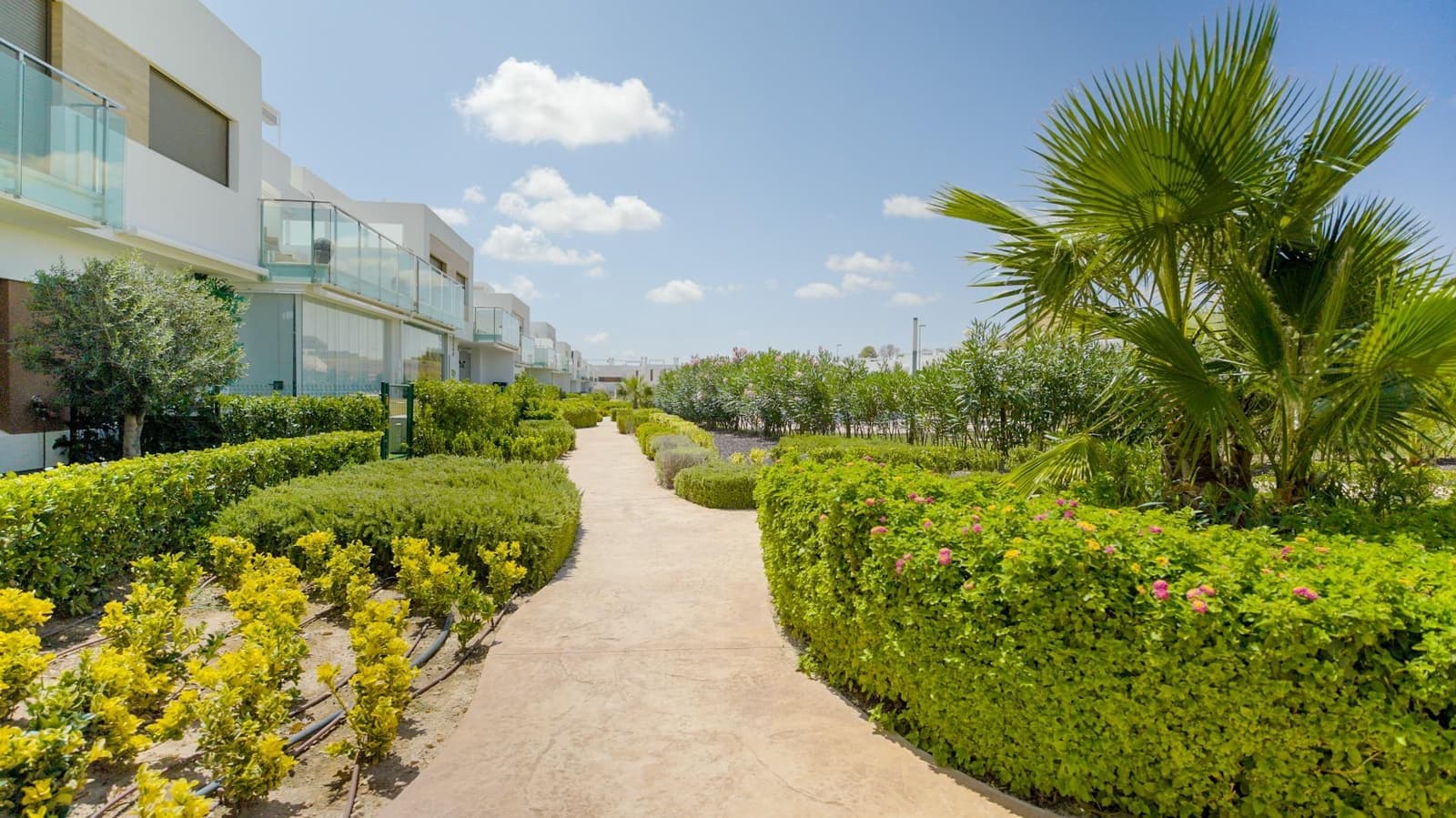 2 bedroom Apartment for sale in Orihuela with pool - € 239,900 (Ref: 9217292)