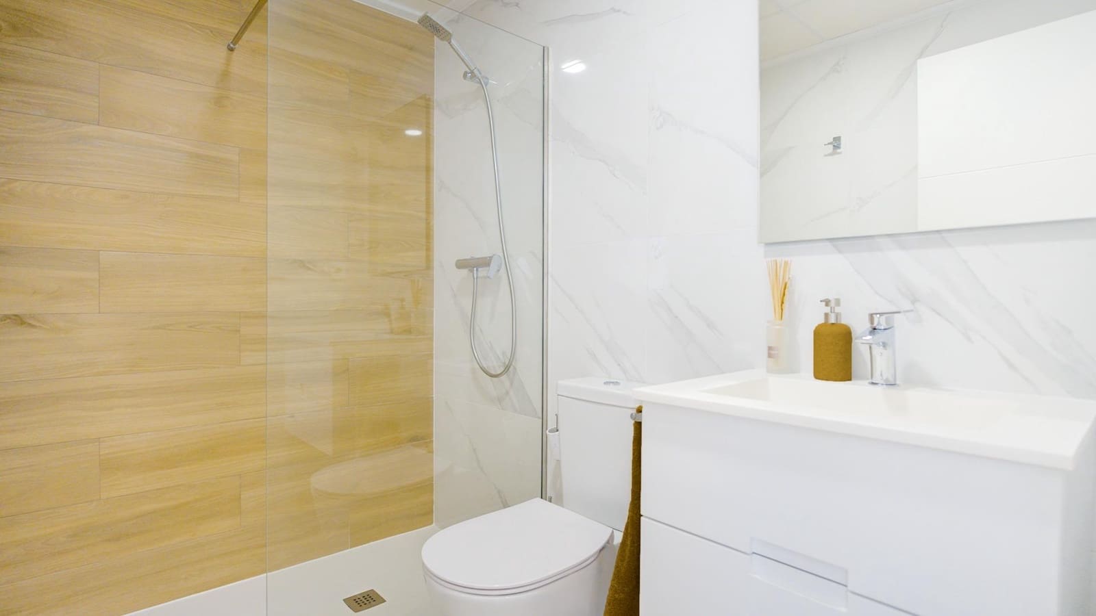 2 bedroom Apartment for sale in Orihuela with pool - € 239,900 (Ref: 9217292)