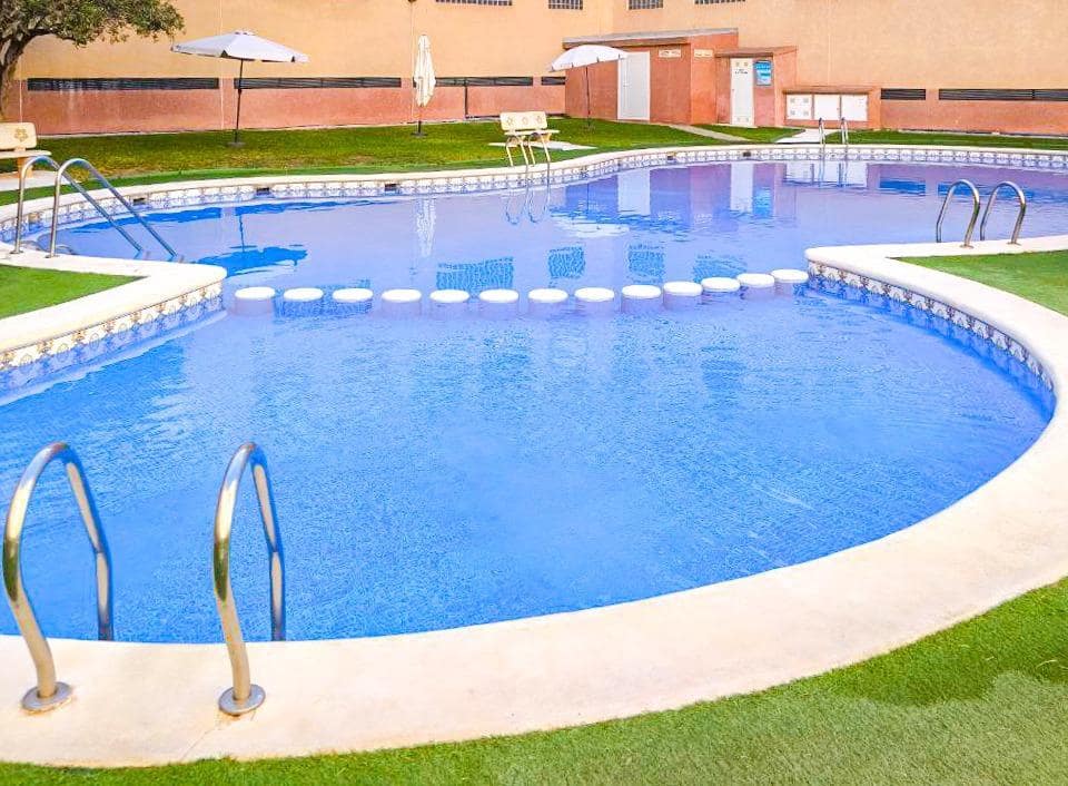 2 sypialnia Apartament na sprzedaż w Torrevieja z basenem - 149 000 € (Ref: 9220224)