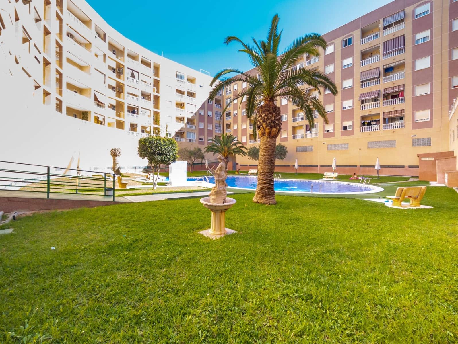 2 sypialnia Apartament na sprzedaż w Torrevieja z basenem - 149 000 € (Ref: 9220224)