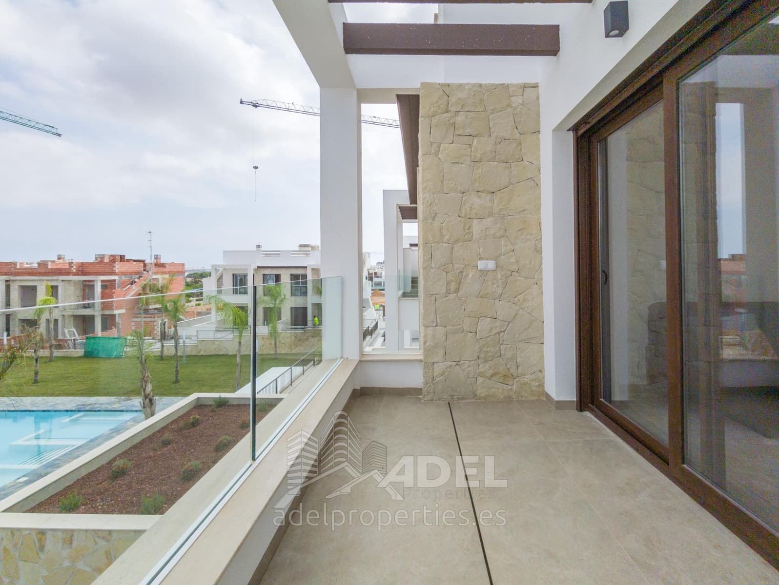 3 sypialnia Apartament na sprzedaż w Los Balcones z basenem garażem - 325 000 € (Ref: 9310847)