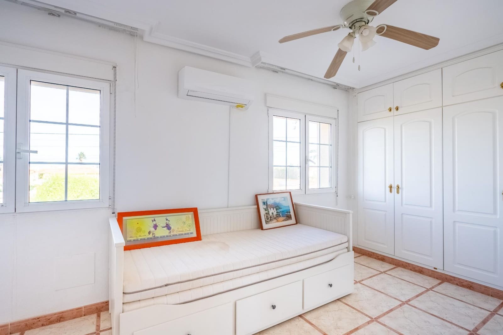 6 soverom Villa til salgs i El Chaparral med svømmebasseng garasje - € 689 000 (Ref: 9341150)